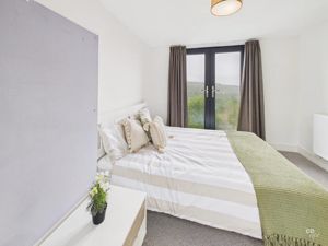 BEDROOM - click for photo gallery